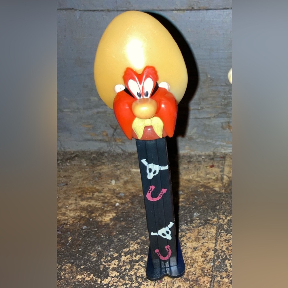 Vintage yosemite sam pez dispenser